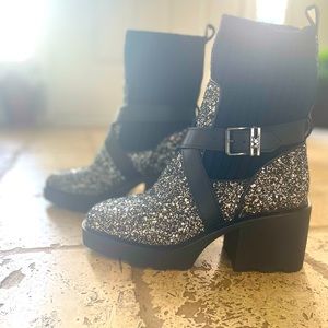 Glitter Boots.
New boots, black with silver, size 7.5, MK Michael Kors brand.